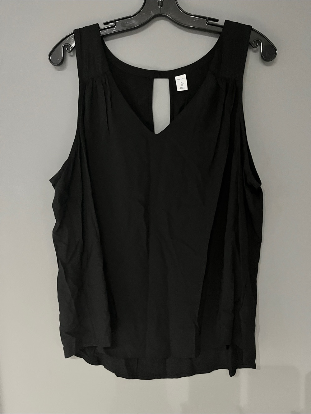 3/$15 Black Sleeveless V-Neck Women's Top